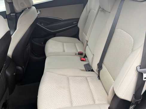 Used 2017 Hyundai Santa Fe SE AWD/4WD image 14
