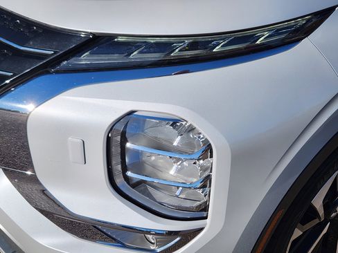 Used 2024 Mitsubishi Outlander SE image 5