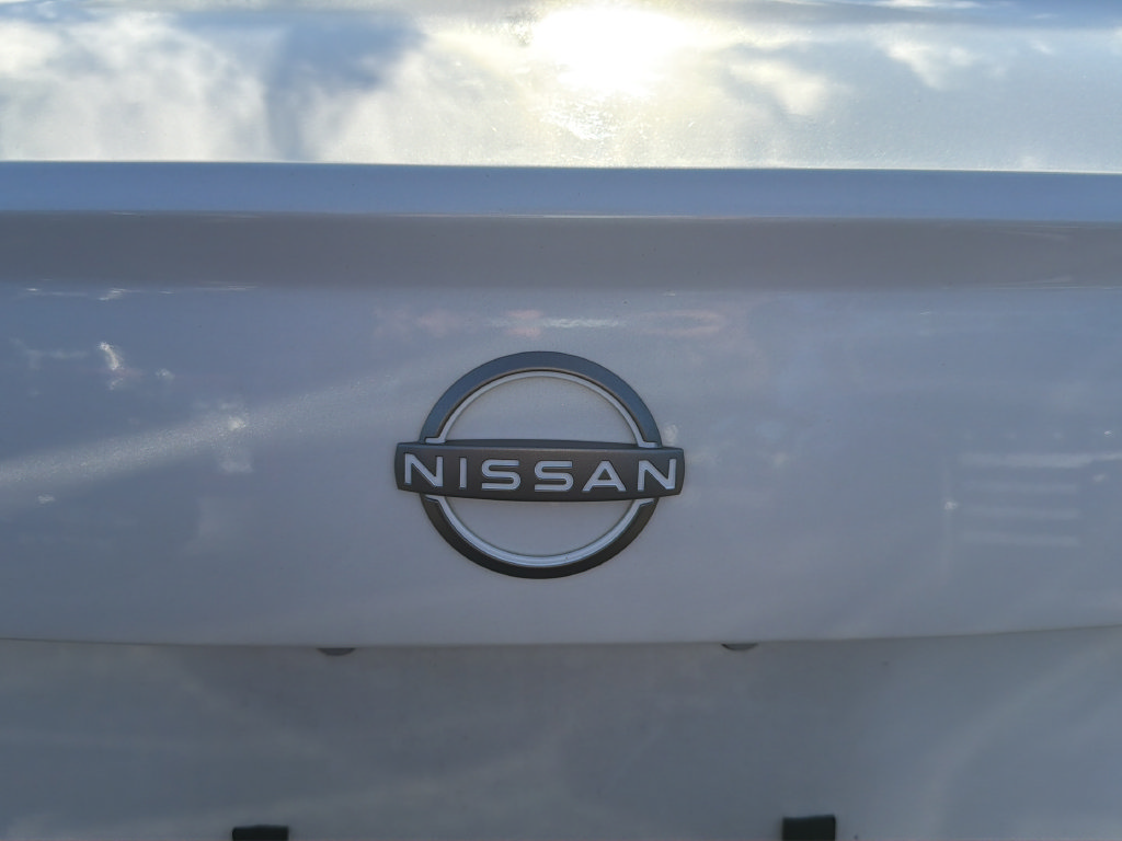 Used 2025 Nissan Versa SV FWD image 17