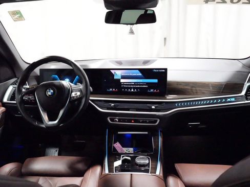 Used 2024 BMW X5 xDrive40i w/ Parking Assistance Package AWD/4WD image 9