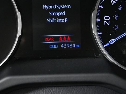 Used 2022 Toyota RAV4 LE image 11