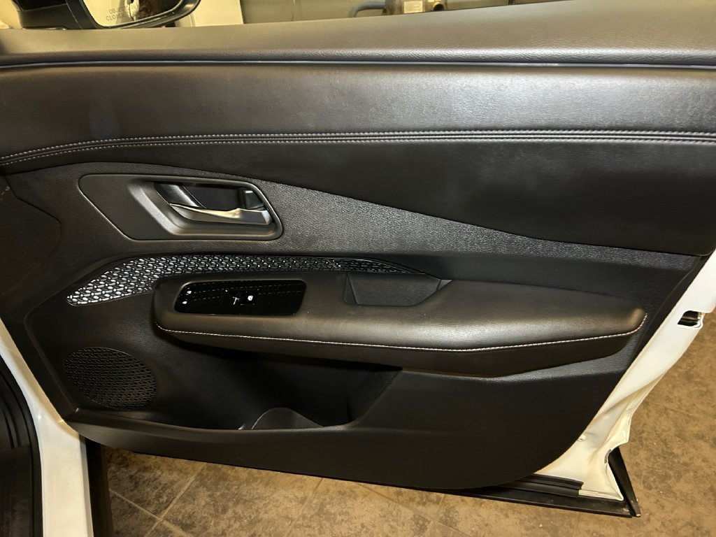 Used 2023 Nissan Ariya FWD image 16