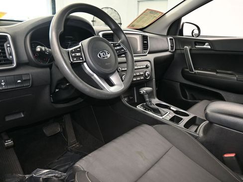 Used 2020 Kia Sportage LX image 12