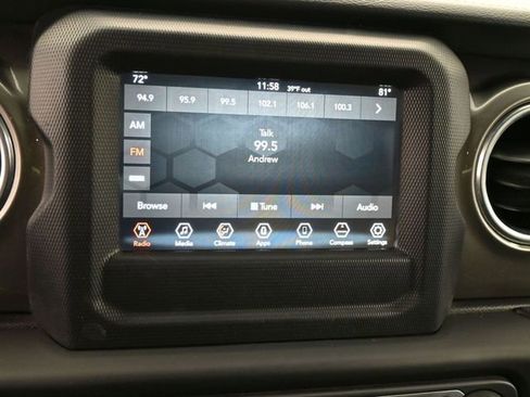 Used 2018 Jeep Wrangler Unlimited Sahara image 10