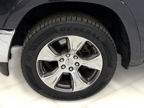 Used 2020 RAM 1500 Laramie AWD/4WD image 9