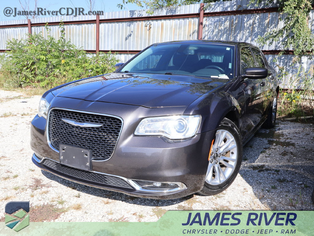 Used 2019 Chrysler 300 Touring w/ Driver Convenience Group RWD image 1