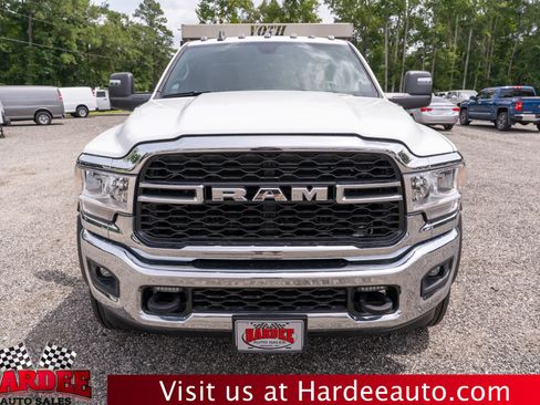 Used 2024 RAM 5500 Tradesman w/ Chrome Appearance Group AWD/4WD image 8