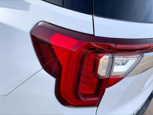 Certified 2023 GMC Acadia SLT image 28