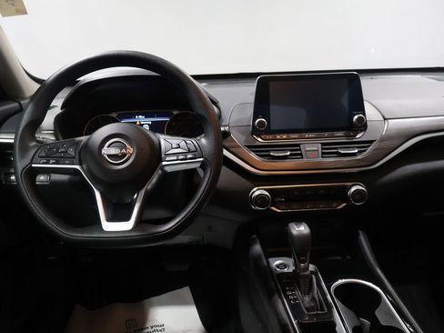 Used 2024 Nissan Altima 2.5 SV image 17