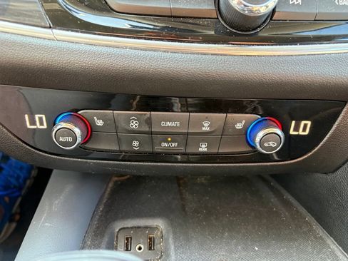 Used 2019 Buick Enclave Essence AWD/4WD image 20