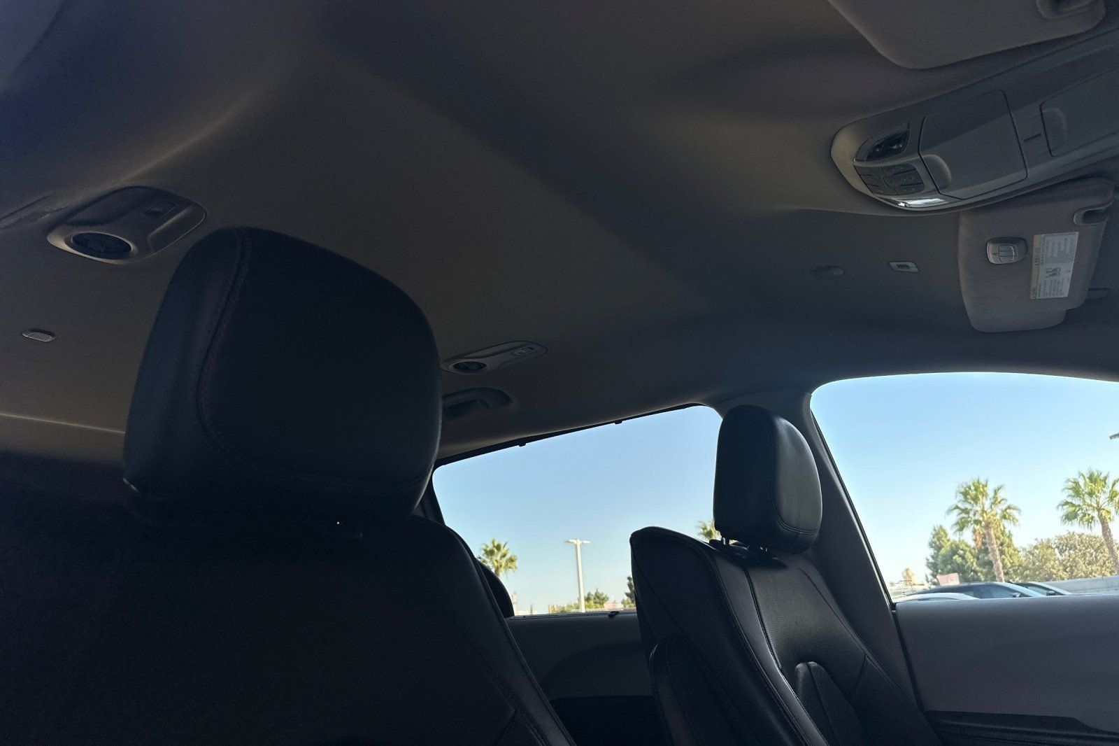 Used 2019 Chrysler Pacifica Limited w/ Advanced Safetytec Group FWD image 18