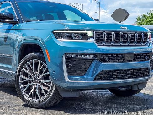 Used 2026 Jeep Grand Cherokee L Summit w/ Advanced Protech Group IV AWD/4WD image 2