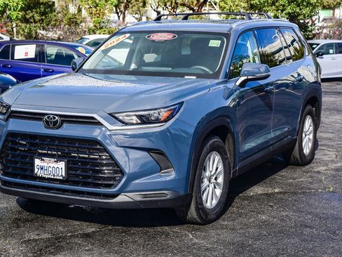 Certified 2024 Toyota Grand Highlander XLE image 3