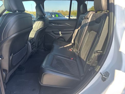 Used 2024 Jeep Grand Cherokee Altitude AWD/4WD image 23