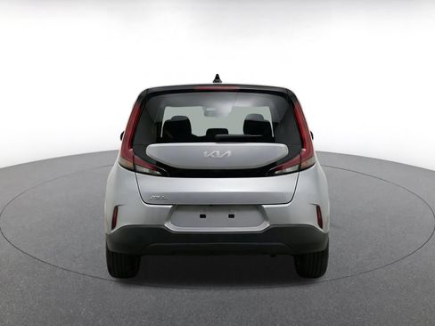 Used 2025 Kia Soul LX w/ LX Technology Package FWD image 8
