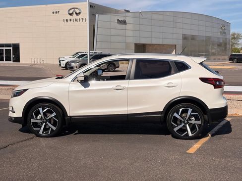 Certified 2022 Nissan Rogue Sport SL w/ Premium Package AWD/4WD image 3
