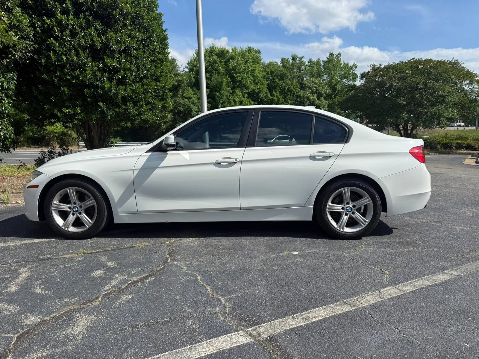Used 2015 BMW 320i Sedan RWD image 5