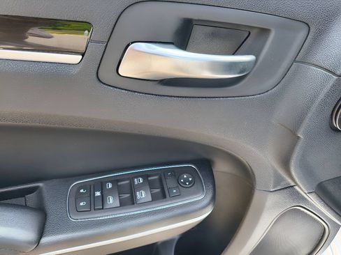 Used 2023 Chrysler 300 Touring w/ Sport Appearance Package RWD image 9