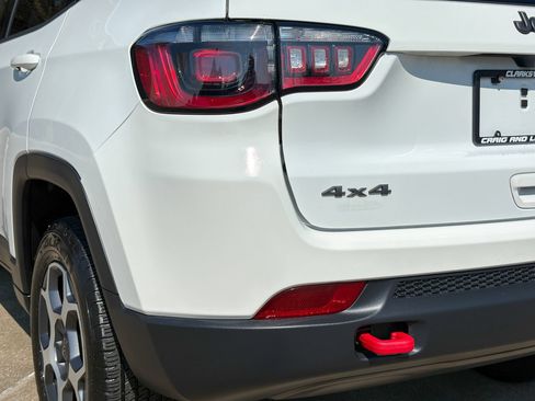 Used 2022 Jeep Compass Trailhawk AWD/4WD image 9