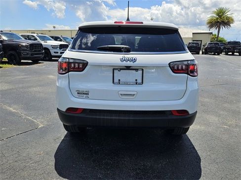 Used 2024 Jeep Compass Sport image 9