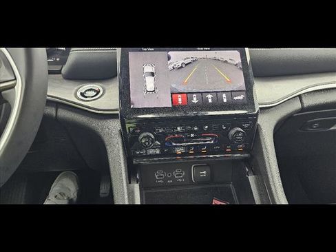 Used 2024 Jeep Grand Cherokee L Limited w/ Luxury Tech Group II image 17