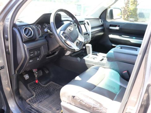 Used 2015 Toyota Tundra SR5 w/ SR5 Upgrade Package AWD/4WD image 10