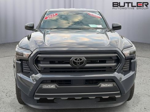 Certified 2025 Toyota Tacoma SR5 AWD/4WD image 9