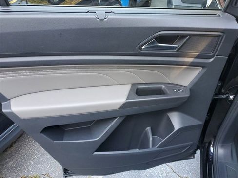 Certified 2023 Volkswagen Atlas SE image 13