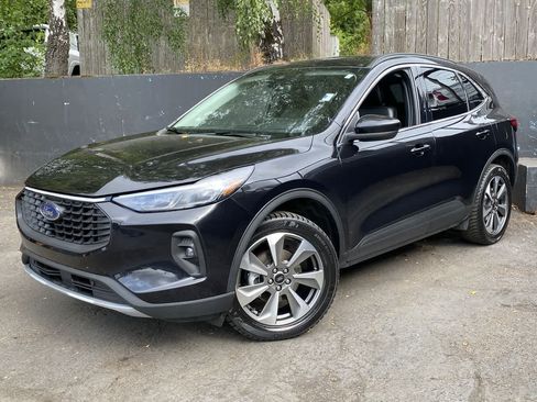 Used 2025 Ford Escape Platinum AWD/4WD image 1