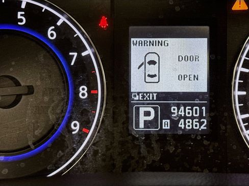 Used 2014 INFINITI Q60 Convertible w/ Premium Package image 13