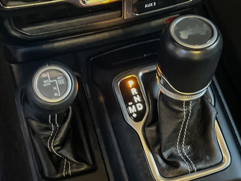 Used 2023 Jeep Wrangler Unlimited Sahara image 21