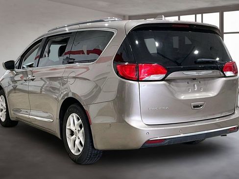Used 2018 Chrysler Pacifica Touring-L Plus w/ Advanced Safetytec Group FWD image 14