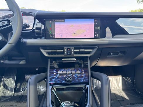 New 2025 Porsche Cayenne image 16