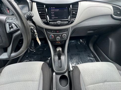 Used 2022 Chevrolet Trax LS w/ Tint and Cruise Package image 11