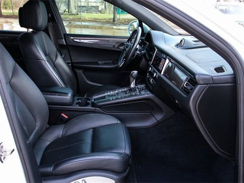 Used 2020 Porsche Macan S image 31