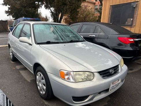 Used 2001 Toyota Corolla CE image 2