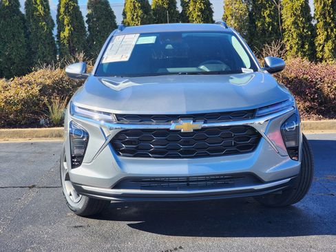 New 2026 Chevrolet Trax LT w/ Driver Confidence Package FWD image 5