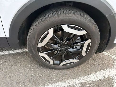 Used 2025 Kia Telluride EX w/ EX Captain's Chair Package image 15