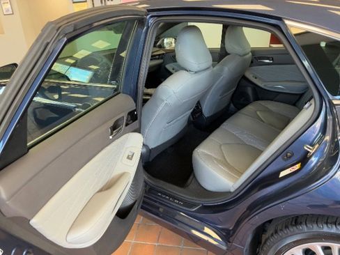 Used 2019 Toyota Avalon Limited image 25