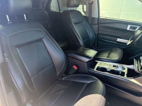 Certified 2021 Ford Explorer XLT w/ Equipment Group 202A RWD image 33
