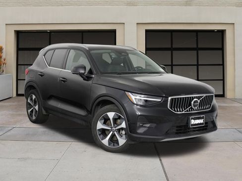 Certified 2025 Volvo XC40 B5 Plus image 34