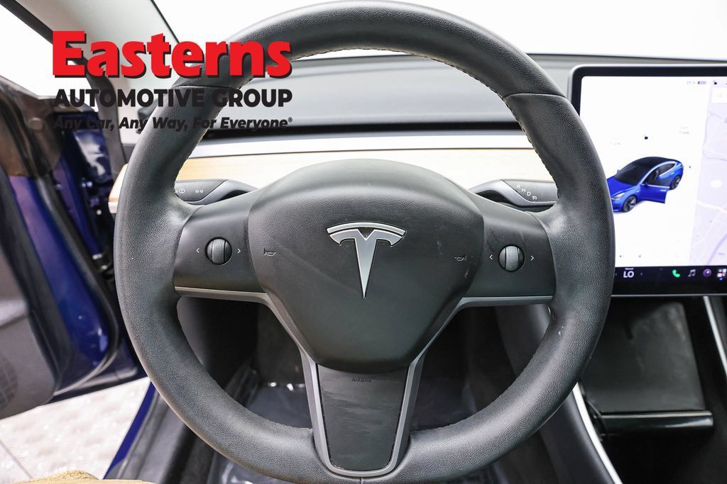 Used 2020 Tesla Model 3 Standard Range RWD image 12