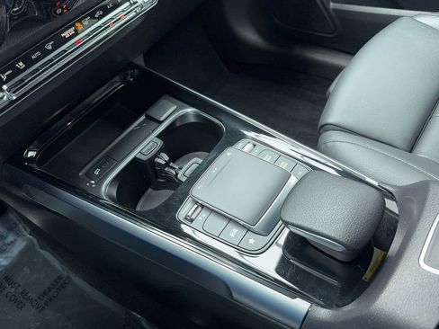 Used 2023 Mercedes-Benz GLB 250 4MATIC w/ Premium Package image 33