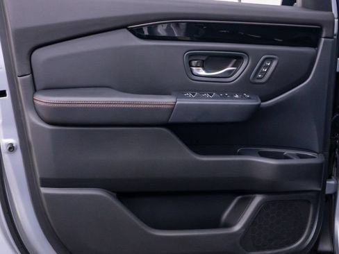 Certified 2025 Honda Pilot TrailSport image 13