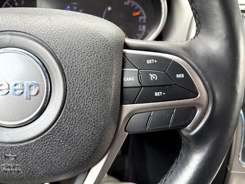 Used 2018 Jeep Grand Cherokee Laredo image 18