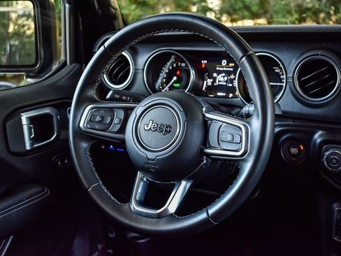 Used 2022 Jeep Wrangler Unlimited Sahara image 14