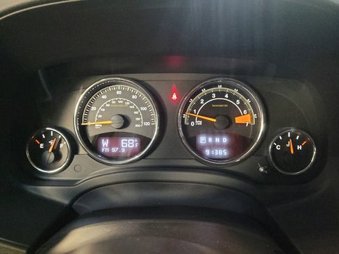 Used 2014 Jeep Compass Latitude w/ Sun/Sound Group FWD image 23