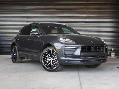 Certified 2026 Porsche Macan AWD/4WD image 9