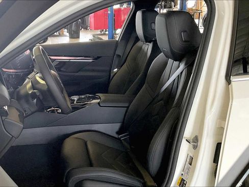 Used 2026 BMW i5 eDrive40 image 9