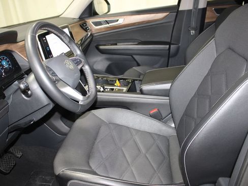 Used 2024 Volkswagen Atlas SE FWD image 32